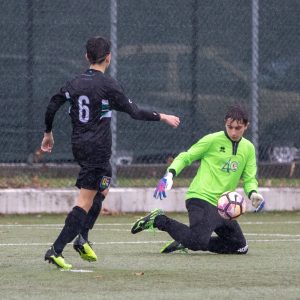 Denti esce sul pallone