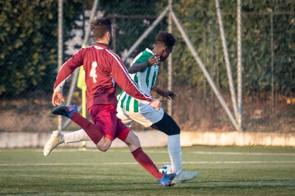 Ibou Mbaye calcia verso la porta ma Valetti salva ancora