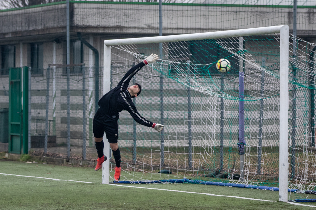 Piumella su punizione dal limite mette il pallone alle spalle di Bucci.