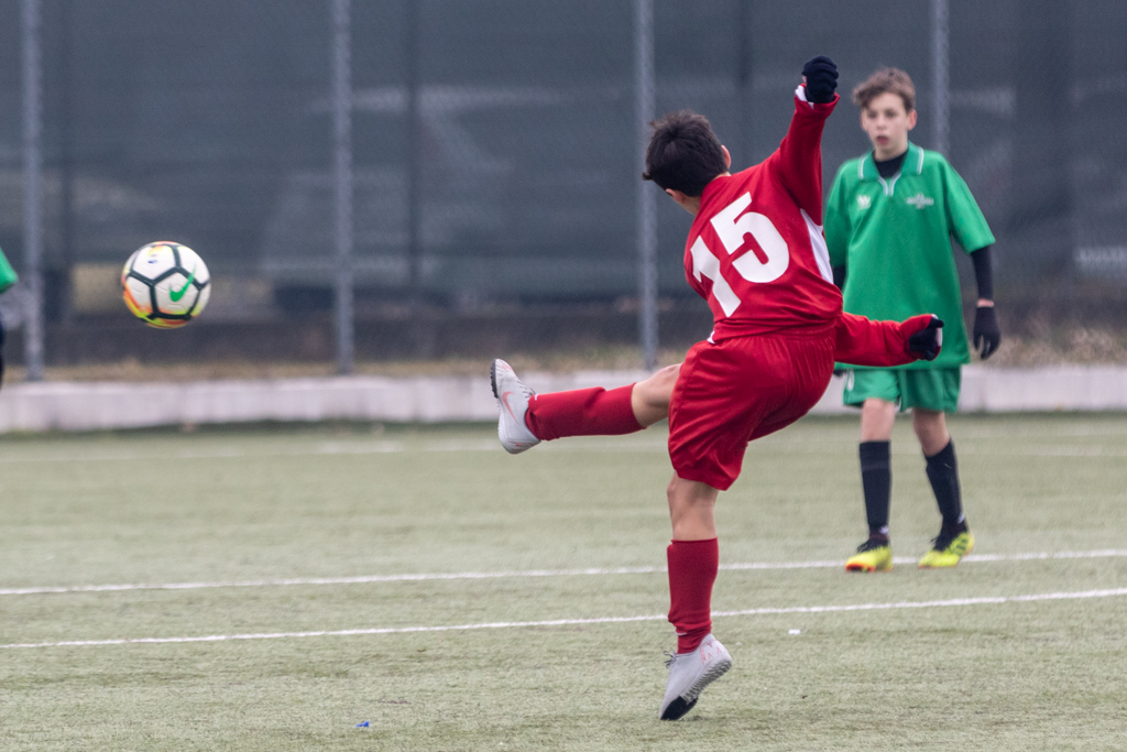Carpinone tutto solo calcia appena sotto la traversa per il gol del definitivo 0-6.