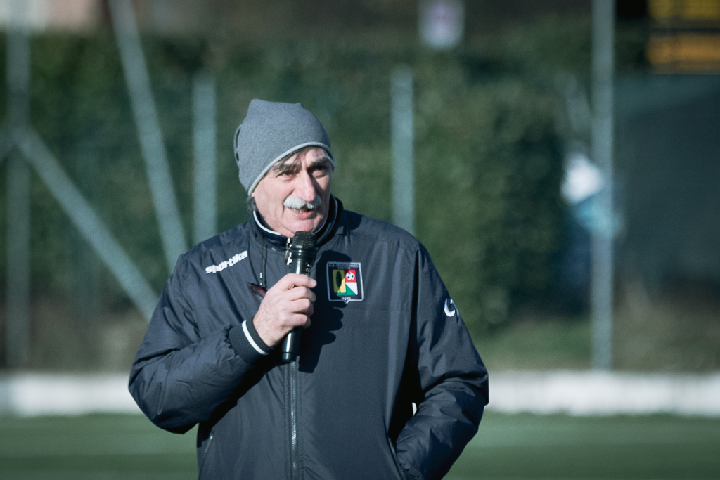 Tom Selleck interpreta Tarcisio Castoldi.