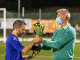 Il sindaco Luca Ferrari premia il capitano del Locate